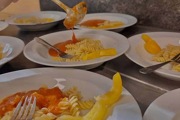 Mittagessen der Krippenkinder